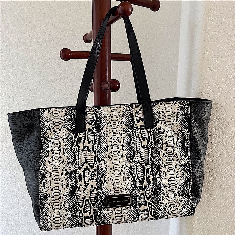 MARC BY MARC JACOBS SNAKE PRINT TOTE